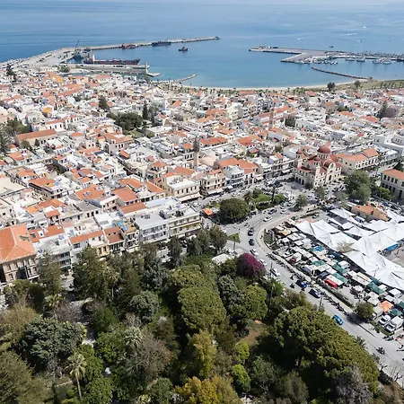 Renaissance Studio- Rooftop, Views & Charm アパート