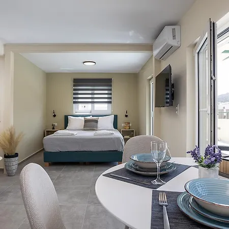 Renaissance Studio- Rooftop, Views & Charm Apartment *