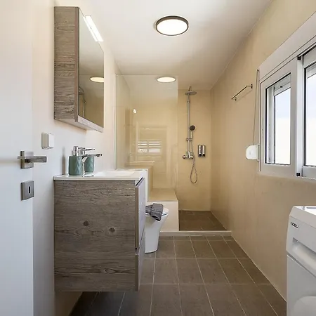 Apartment Renaissance Studio- Rooftop, Views & Charm