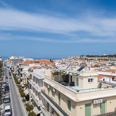 Apartment Renaissance Studio- Rooftop, Views & Charm *