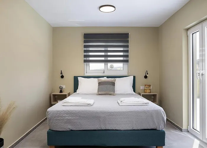 Renaissance Studio- Rooftop, Views & Charm