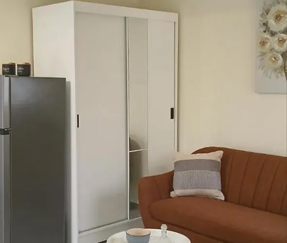 Renaissance Studio- Rooftop, Views & Charm