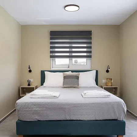 Renaissance Studio- Rooftop, Views & Charm