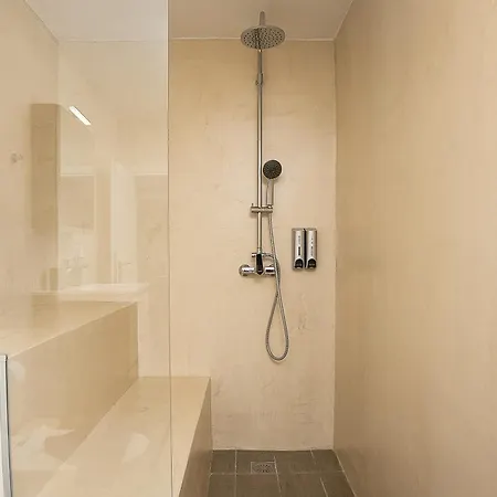 Renaissance Studio- Rooftop, Views & Charm