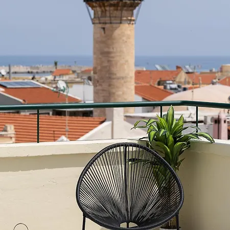 Renaissance Studio- Rooftop, Views & Charm Apartment *