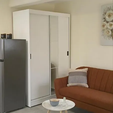 Renaissance Studio- Rooftop, Views & Charm